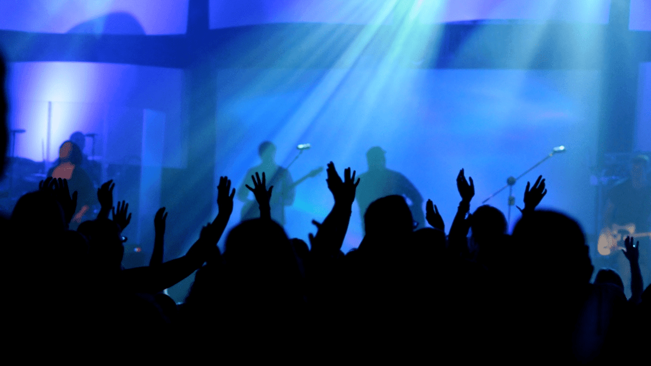 Música Gospel e Impacto Social: Como Cantores e Bandas Influenciam a Juventude